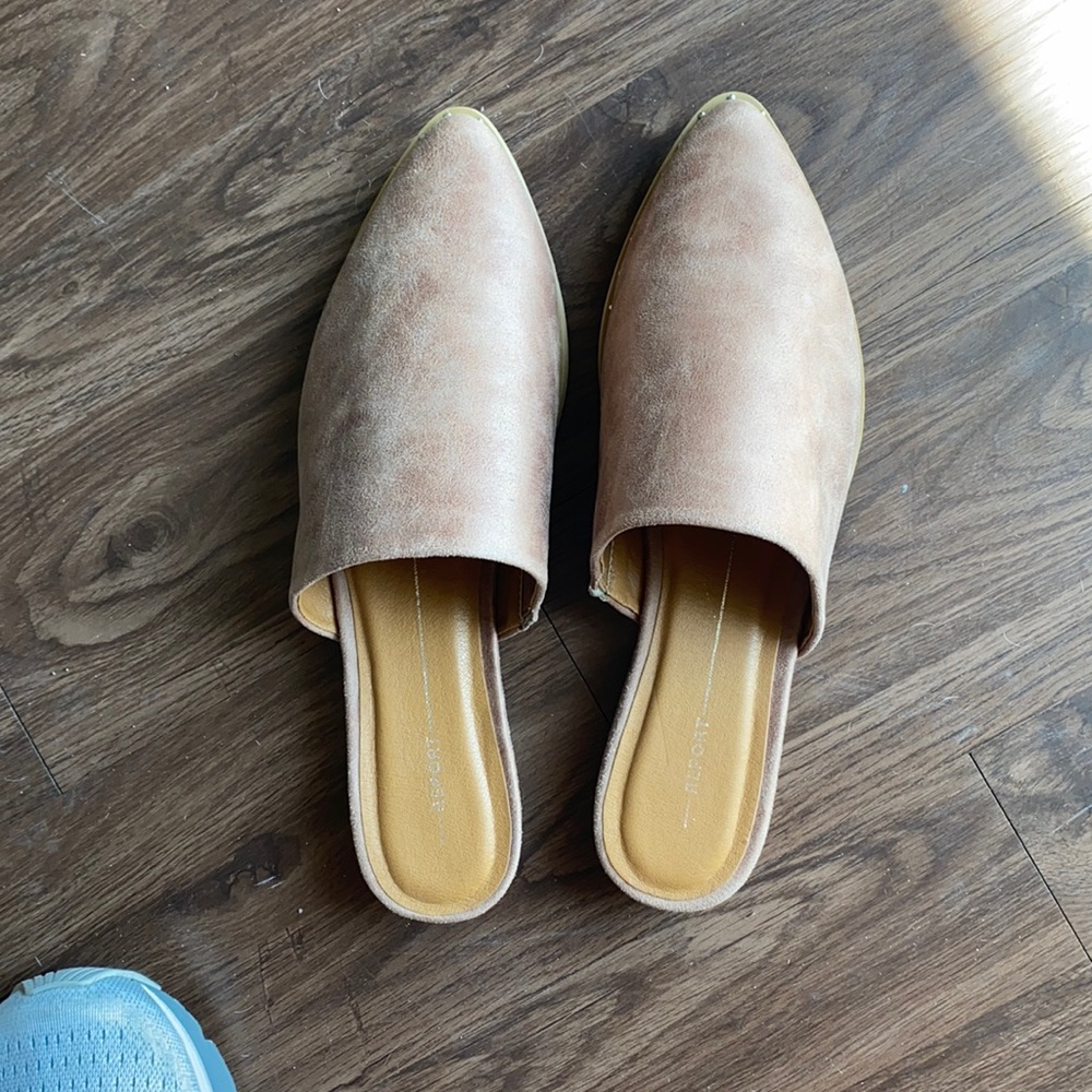 Pointed toe flat mule - Report